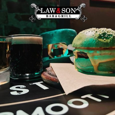 Law&Son bar объявил неделю Святого Патрика.