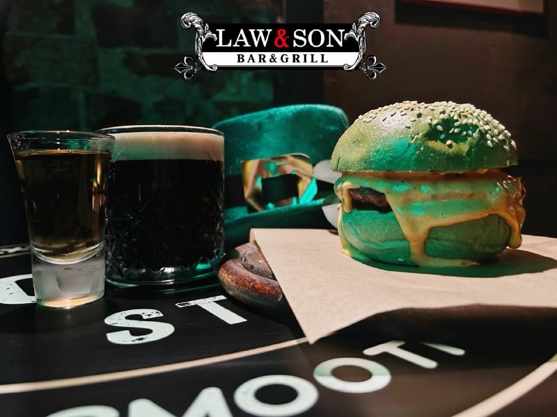 Law&Son bar, вдохновленный туманным Альбионом, не может не отметить день Святого Патрика со всем размахом!