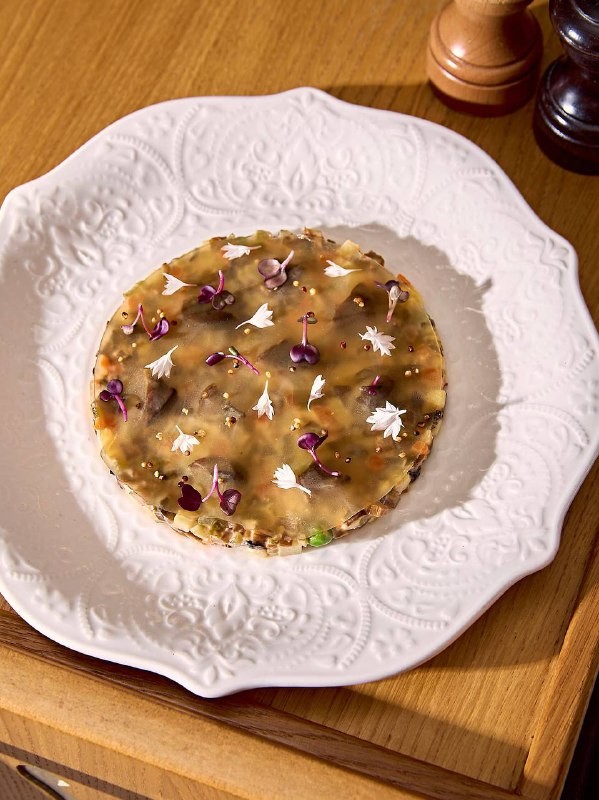 Редакция GoEat (@goeat_moscow) заглянула в «Ухват» на Рочдельской, чтобы протестировать их весеннее постное меню. Читайте, что из этого вышло!