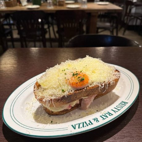 Пока город только просыпается, «РестоМАН» (@restomano) уже сходил на завтраки в Rusty Rat & Pizza. Читайте, что стоит заказать!