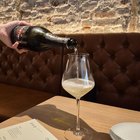 Авторка телеграм-канала @eatpeterburg заглянула в «Duo Gastrobar» на завтрак с безлимитным игристым и составила личный хит-парад блюд. Узнайте, что она выбрала и стоило ли ради этого вставать пораньше.