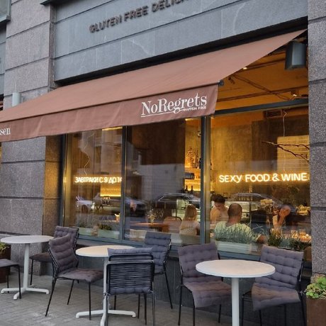 Один обозреватель с канала @eatpeterburg наведался в No regrets и составил обзор. Смотрите, что там по блюдам и ценам.