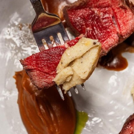 Авторы телеграм-канала «Москва ресторанная» (@restaurantmoscow) изучили осеннее меню «Дымзавода» и выбрали самое интересное. Сейчас вы узнаете, чем ресторан удивляет этой осенью.