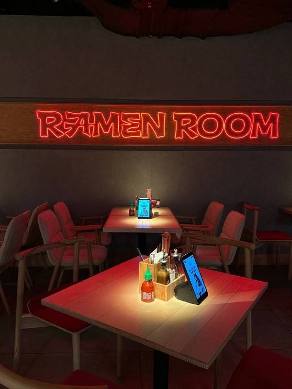 Одна девушка из канала KOZAK FOOD (@kozakfood) сходила в московский Ramen Room и попробовала летние новинки. Она делится впечатлениями и ценами. Приятного чтения!