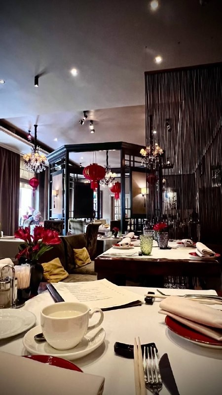 Ребята из «Город Гурмэ» впервые заглянули в легендарный China Club — и были очарованы! Атмосфера маленького Китая, паназиатская кухня и шикарные десерты. Делимся впечатлениями: читайте, что попробовали и что советуют.