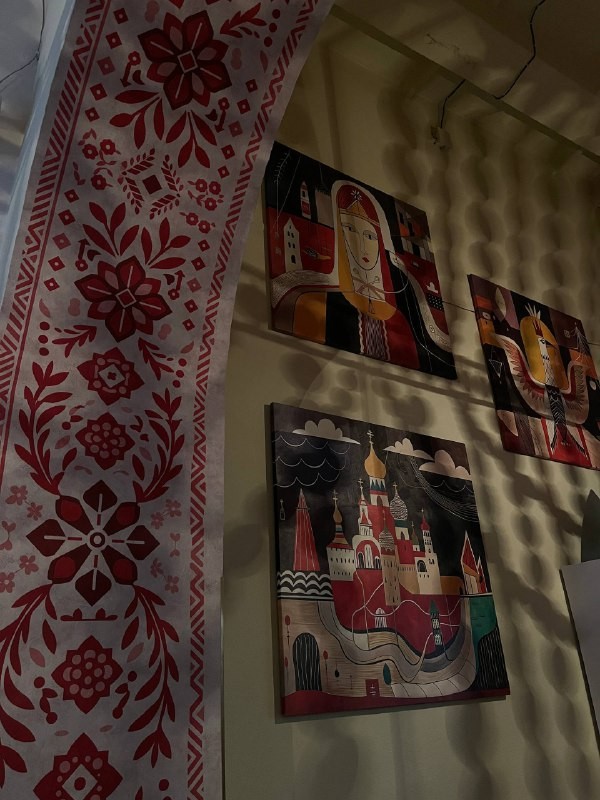 Ребята из канала «Стол Наталья» (@table_natalya) заглянули в пивной бар «Варвара», чтобы оценить его русский колорит, пиво и закуски. Приготовьтесь узнать, как прошёл их визит и что стоит попробовать!