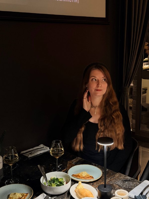 Лиза из канала «Лиза, давай сходим» (@liza_davay_shodim) однажды просто взяла и пошла в грузинский ресторан Hedonist. А вернулась с подробным рассказом про авторскую кухню, удивительную подачу и тот самый десерт. Читайте, что из этого вышло.