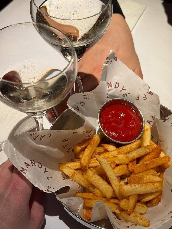 Ребята из канала @instafoodpassion заглянули в MANDY’S и столкнулись с курьёзной ситуацией. Вы узнаете, как настойчивое предложение кофе испортило впечатление от вечера.