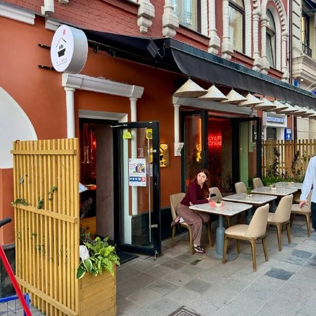 Автор @NeRestorani и его друзья залетели в K-BBQ на Патриках на корейский мясной марафон — с соджу, панчханом и мраморной говядиной. Что из этого вышло, читайте дальше.