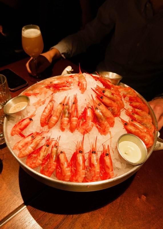Авторы канала «Закажем столик?» заглянули в культовый Boston Seafood, который вновь открылся после ремонта. Они проверили, сохранил ли ресторан свою магию за прошедшие годы. Читайте их подробный и тёплый отзыв ниже!