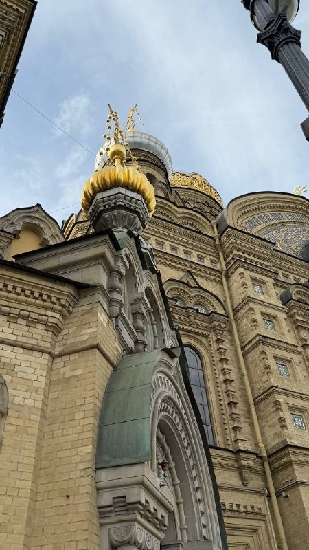 Ребята из телеграм-канала «В Питере есть» (@spb_rest) заглянули в Монастырскую трапезную и кофейню на Васильевском. Они попробовали окрошку, котлетки и пышки — и делятся впечатлениями. Читайте, как это было!