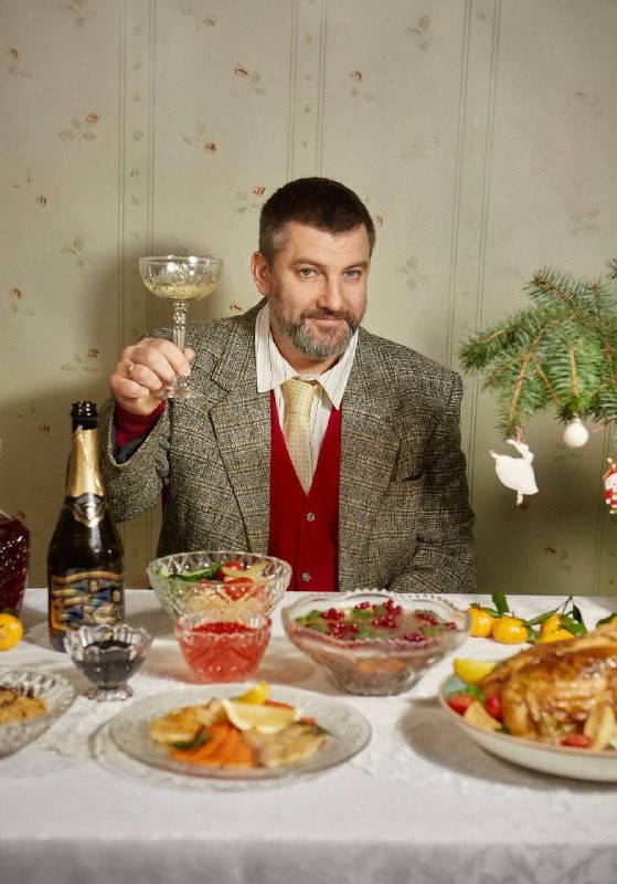 Ребята из канала «Что Где Есть в Петербурге» (@chtogdeestvpeterburge) отправились на озеро Суходольское, чтобы оценить грандиозный ужин от шефа Станислава Левохо из ресторана «Банщики». А теперь приготовьтесь, вас ждет рассказ о 12 блюдах русского застолья!