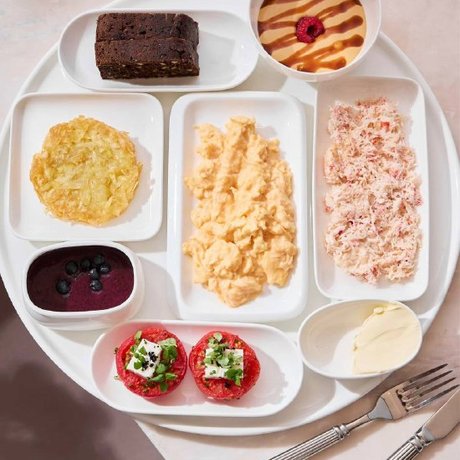 Ребята из KOZAK FOOD заглянули в Atlantica и разобрались, как собрать завтрак-сет из 8 позиций. Держите полный расклад по блюдам и ценам!