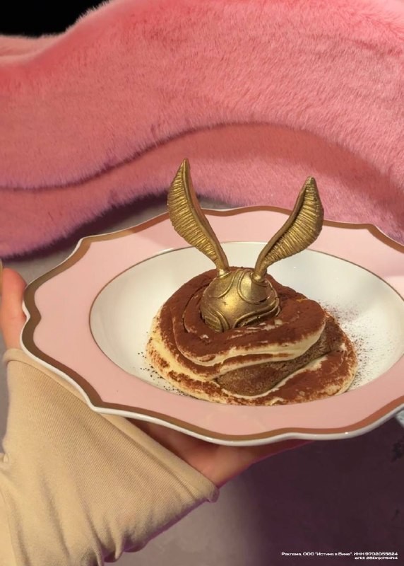 Ребята из канала «Московская щука» (@moscow_pike) заглянули в Pasta Queen на Новослободской, чтобы протестировать новое колдовское меню. Они погрузились в мир паст, коктейлей с вау-эффектом и охоты за снитчами. Давайте вместе с ними оценим эту магическую гастрономию.