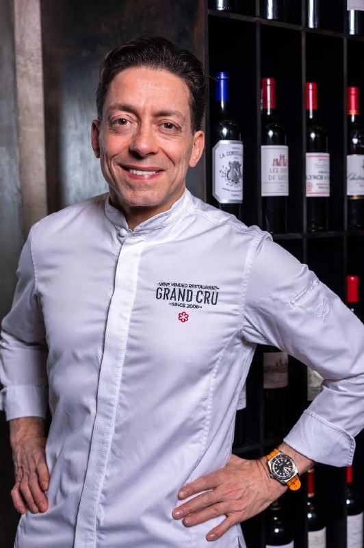 Подписчица @restosnob сходила в Grand Cru на Патриарших прудах и поделилась впечатлениями о юбилейном меню. Узнайте, какие блюда Давида Эммерле можно попробовать по приятным ценам!