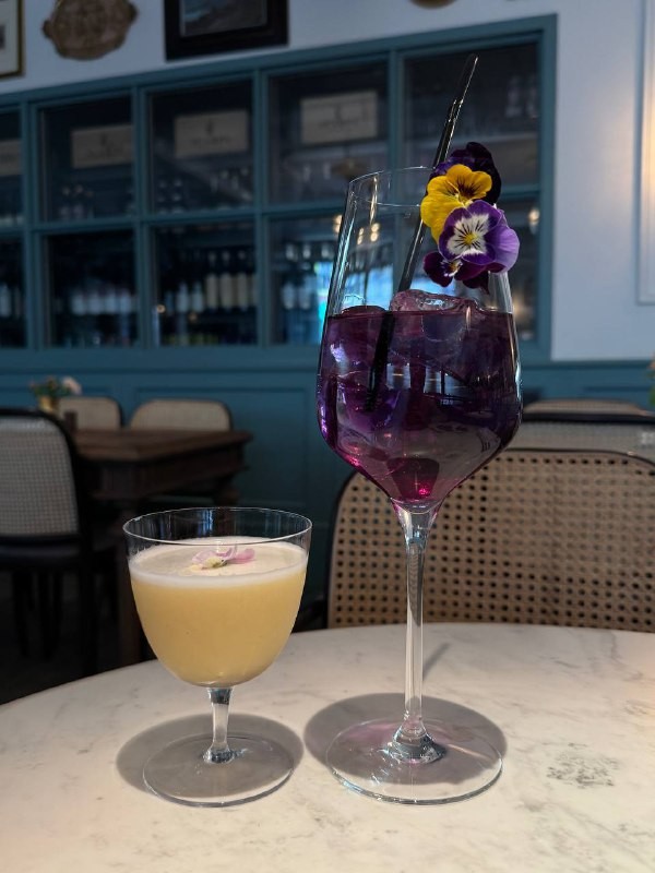 Автор канала @eatmoskva зашла в бистро Bistro de Torino, вдохновленное Турином, чтобы оценить пасту, стейки и фирменные коктейли. Сейчас расскажет всё, что пробовала и что ей понравилось.