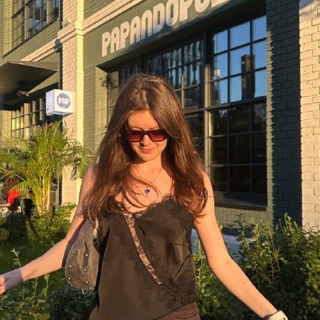 Ребята из телеграм-канала «Москва.лова» (@moscowlova) добрались до ресторана Papandopulo в Москве, чтобы распробовать греческий стритфуд. Смотрите, что они заказали и сколько это стоило.