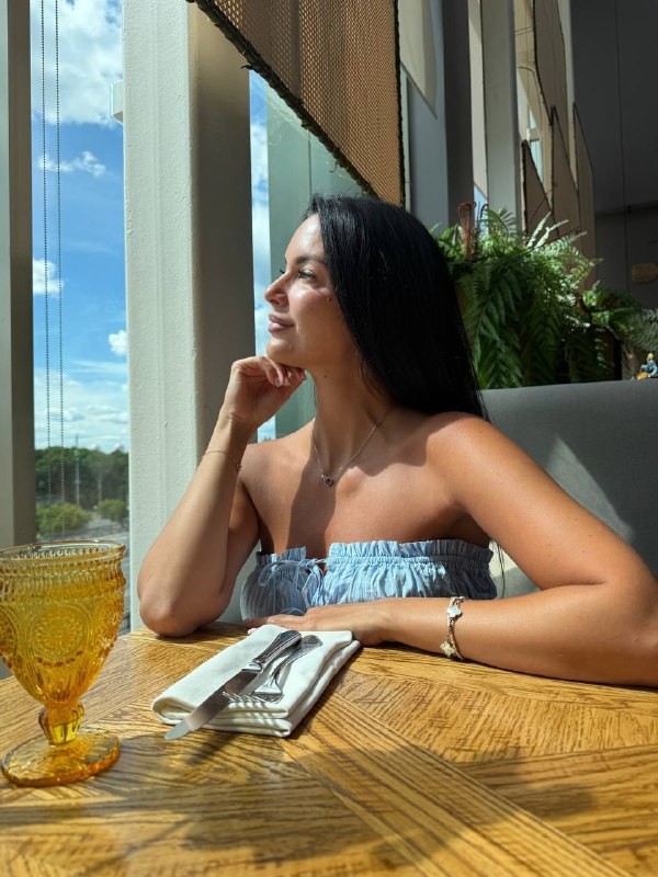 Авторка телеграм-канала «Пьем, едим, отдыхаем» (@drinkeatrelax) пошла знакомиться с маленькой Италией в Москве — в ресторан Bocconcino. Что она заказала и сколько оставила? Сейчас узнаете!