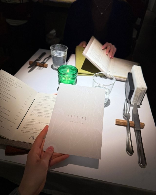 Команда канала «Sasha foodie» (@sashafoodie) наконец-то добралась до ресторана Folk и делится свежими впечатлениями. Читайте, что они советуют попробовать в первую очередь, а что разочаровало.
