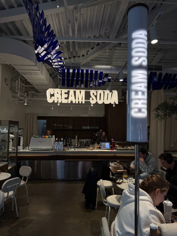 Ребята из телеграм-канала GoEat (@goeat_moscow) отправились в Cream Soda, чтобы попробовать их комплексные завтраки. Они сравнили английский и немецкий варианты, а заодно не удержались от десертов. Читайте, что из этого вышло!