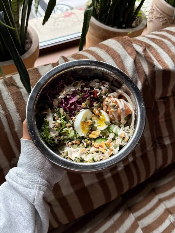 Ребята из канала «Sasha foodie» (@sashafoodie) сходили в Saviv на завтрак и делятся впечатлениями. Если любите вкусно поесть с утра, это для вас!