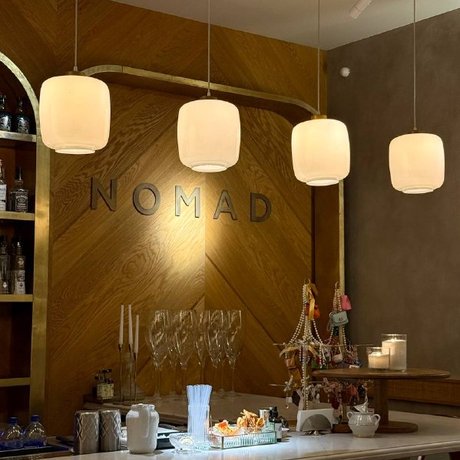 Ребята из канала «А что делать?» (@doing_spb) в третий раз заглянули в «Nomad» на улице Ленина и устроили гастрономический разбор: устрицы, страчателла с угрем, инжир с уткой и осьминог. Дальше — все подробности, цены и впечатления.