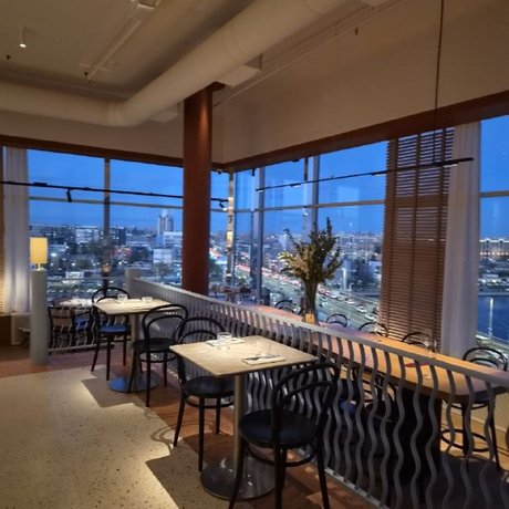 Авторка телеграм-канала eatpeterburg заглянула в новый «Lavraki bistro» и устроила средиземноморский забег по меню. Дальше — все блюда, цены и вердикт по новому месту.