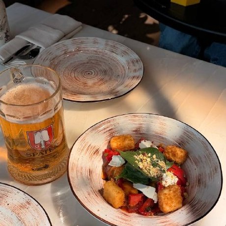 В канале «Рестики Москвы» (@restikimoscow) всей семьёй устроили вкусный рейд в «Pro.Хинкали»: лосось в чкмерули, хинкали, хачапури и детское меню. Дальше — подробности ужина, цены и впечатления.