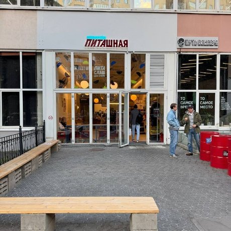 Автор @NeRestorani забежал в новую «Питышную» от «Dizengoff 99» и сделал обзор в формате честного пит-теста. Дальше — смэш-пита, шварма, картофель «Сырная бомба» и халапеньо с ценами.