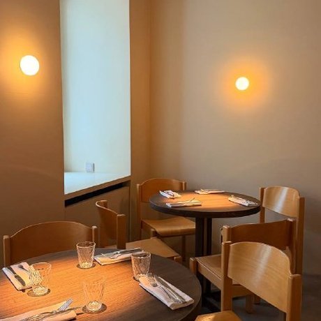 Авторка канала «Закажем столик?» (@gastroholic) сделала обзор «Orange Bar» после случайного обеда — ресторан её приятно удивил. Сейчас расскажем про пасту с уткой, артишоки и цены до 1000 рублей.