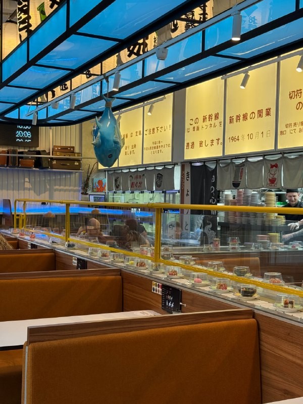Автор канала eatpeterburg заглянул в Umami Shinkansen, где как раз обновили меню. Он внимательно изучил каждую новинку и готов рассказать о своих открытиях. Листайте дальше – там список того, что реально стоит попробовать!