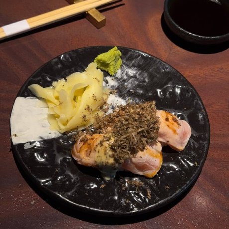 Ребята из телеграм-канала «Sasha foodie» (@sashafoodie) сходили в Amber на Цветном бульваре за паназиатской кухней. Читайте, что они попробовали, сколько это стоило и почему коктейль Hana-bi стоит заказать.