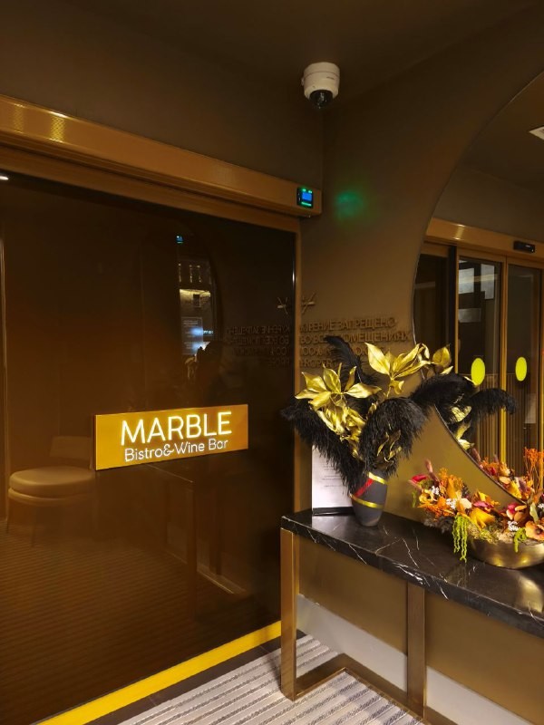 Команда канала @eatmoskva заглянула в обновлённое бистро Marble 2.0, чтобы оценить новую философию и блюда от австралийского шефа. Читайте их впечатления и подробный разбор меню.