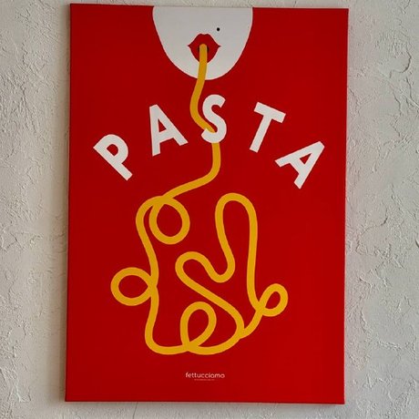 Автор «НеРесторанов» (@NeRestorani) заглянул во второй филиал Fettuciamo на Кузнецком Мосту — и не один. Держите рассказ о пасте в сырной голове, равиоли с песто и неожиданном кодовом замке.