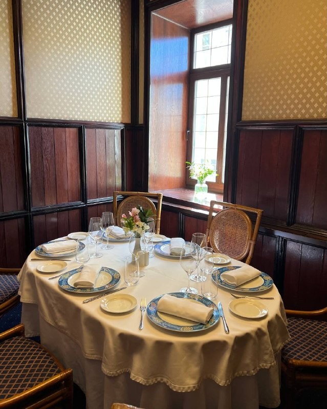 Ребята из канала «Москва ресторанная» (@restaurantmoscow) наведались в культовую «Сирену» — первый ресторан Аркадия Новикова. Узнайте, как изменилась классика за 30 лет и что стоит попробовать сегодня.