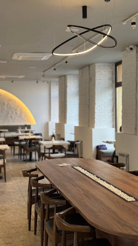 Парень из «Завтраки по четвергам» (@ThursdayBreakfast) заглянул в Croissant Atelier на Третьяковской и составил подробный отчет. Текст уже готов — читайте и вдохновляйтесь!
